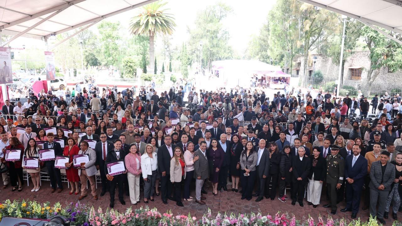 ALCALDESA ROSI WONG ENTREGA PRESEAS AL MÉRITO CIVIL EN EL 201 ANIVERSARIO DE TECÁMAC