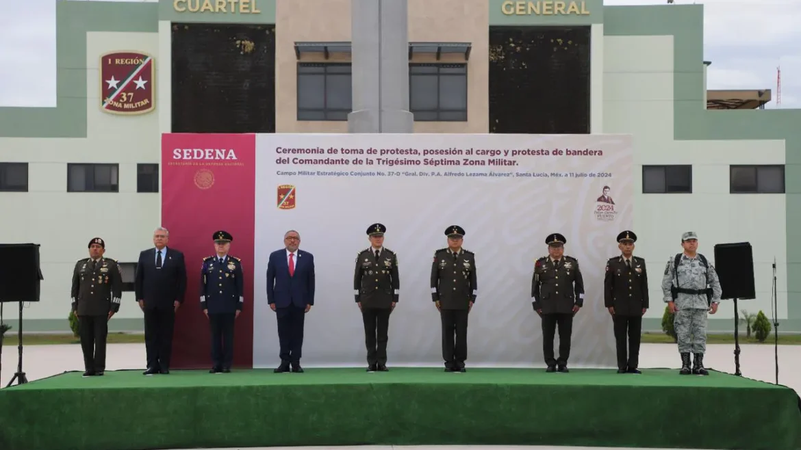 Acude Carlos Galindo, Secretario del Ayuntamiento de Tecámac, a la Toma de Protesta del Nuevo Comandante de la 37/a. Zona Militar