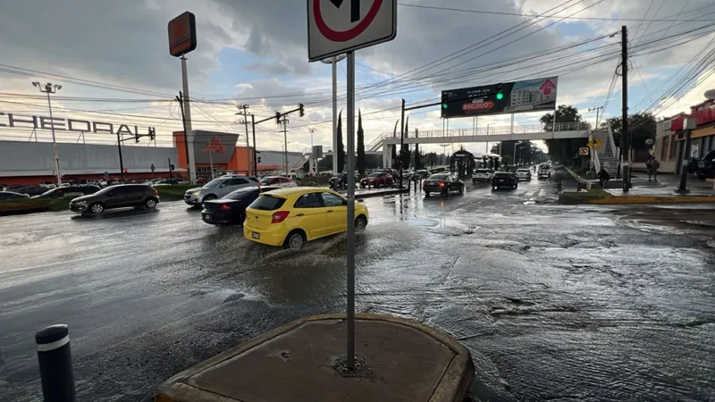 Atiende Protección Civil y Bomberos Afectaciones por la Fuerte Lluvia en Tecámac