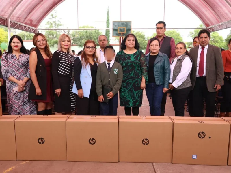 Entrega Alcaldesa de Tecámac 40 Computadoras en Escuelas de Primaria