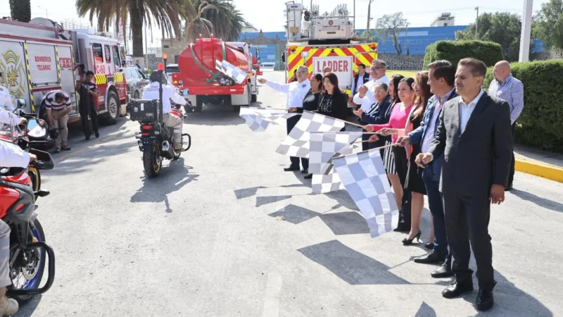 Dan Banderazo de Salida a las Nuevas Unidades de Protección Civil y Bomberos de Tecámac.