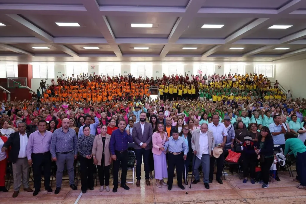 En Tecámac reconocen a los abuelitos de más de 100 años de edad, en el Día Mundial de las Personas Adultas Mayores