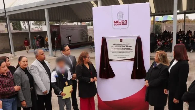 Entrega de arcotecho refuerza infraestructura educativa en San Jerónimo Xonacahuacan