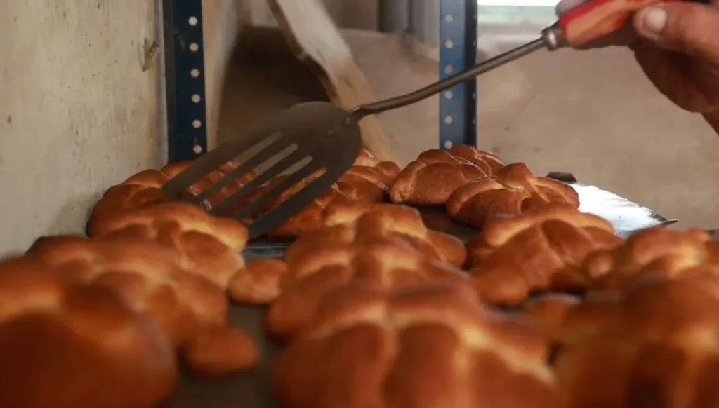 En San Pablo y San Mateo Tecalco Conservan la Tradición de Elaborar el Pan de Muerto