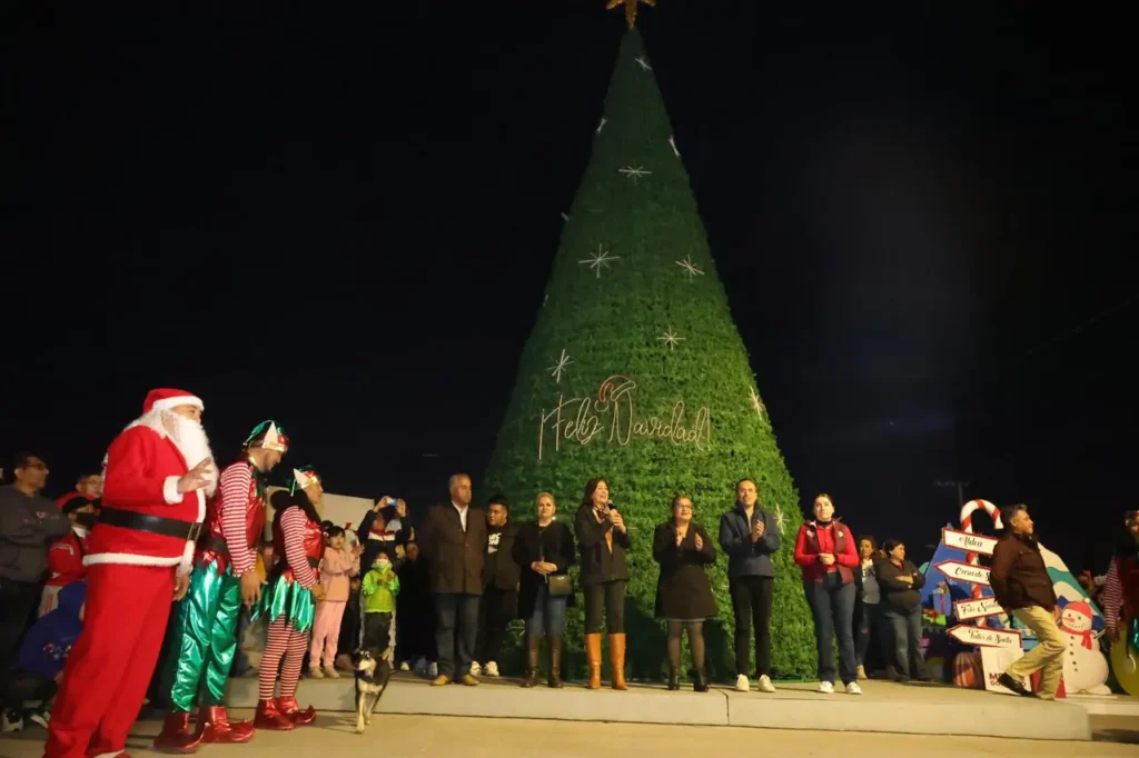 Realizan en Tecámac el Encendido de Árboles Navideños