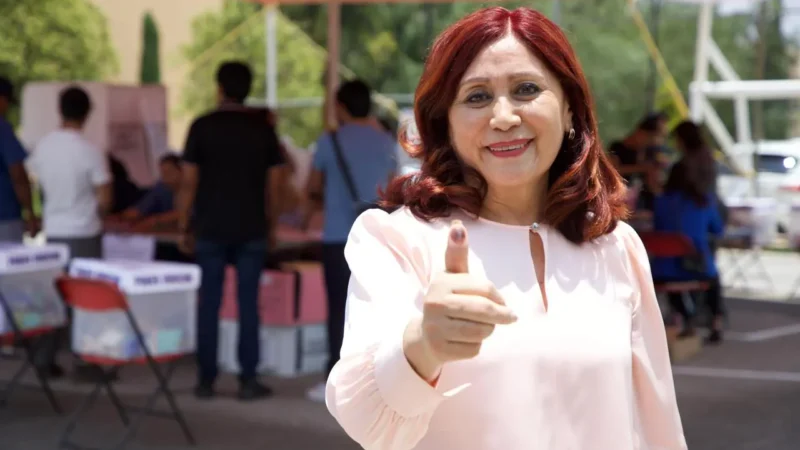 Emite su Voto Alcaldesa de Tecamac en esta Histórica Elección