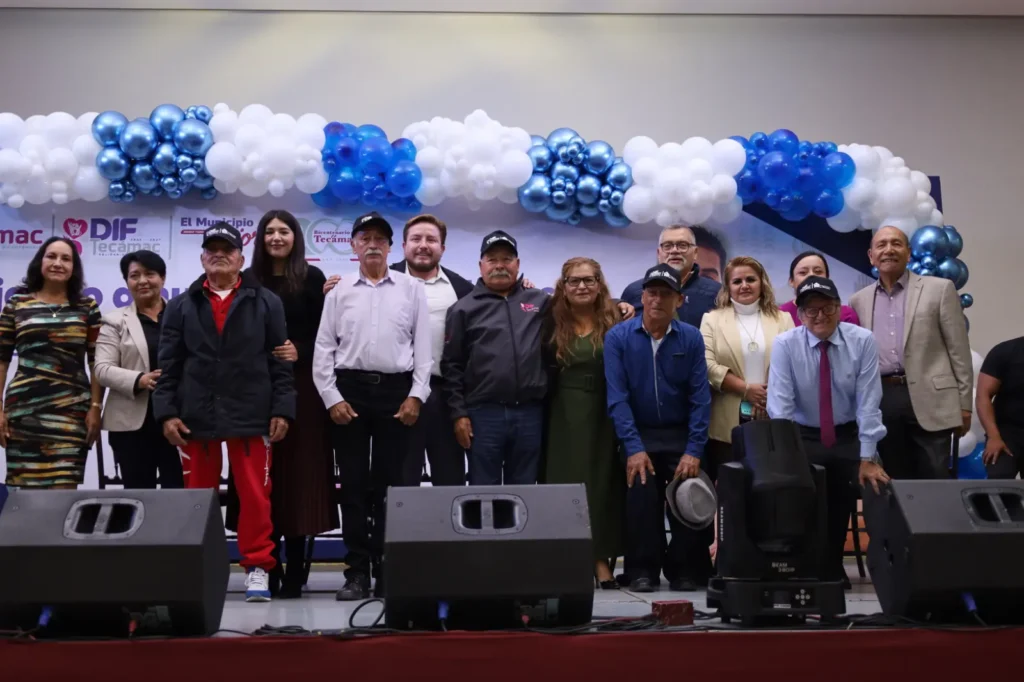 El DIF de Tecámac Celebra a 237 Papás con Emotivo Festejo