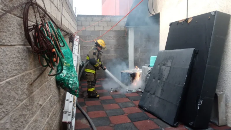 Sofoca Protección Civil y Bomberos de Tecámac Incendio en una Vivienda
